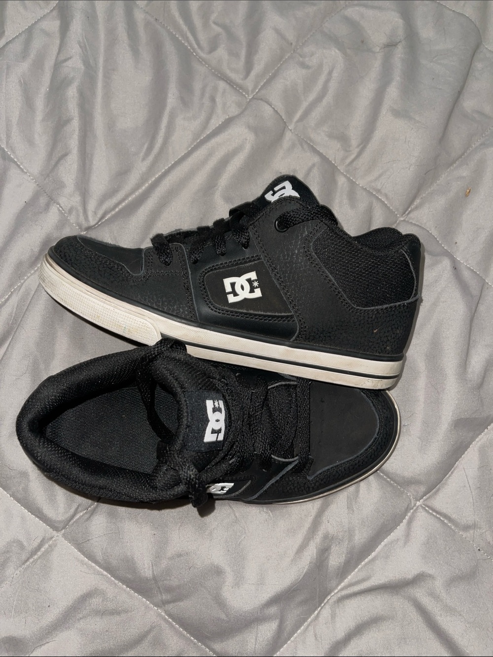 DC Shoes Court Graffik Black White Skate Sneakers Kids Size 3